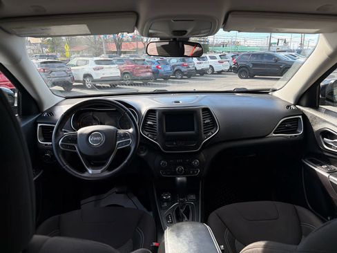 Used 2020 Jeep Cherokee Latitude w/ Cold Weather Group image 15