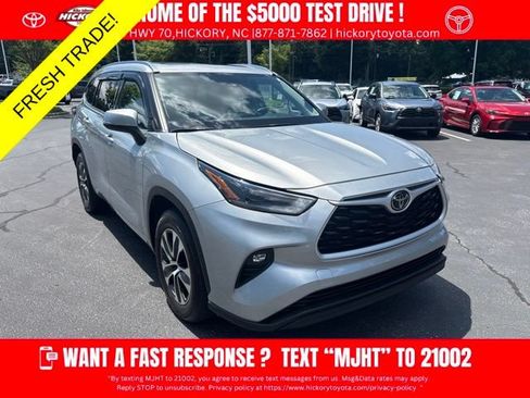 Used 2021 Toyota Highlander XLE FWD image 1