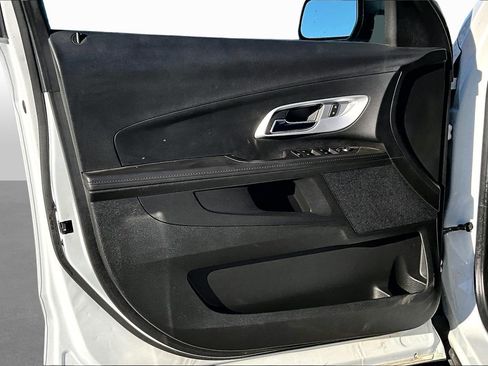 Used 2017 Chevrolet Equinox LS image 15