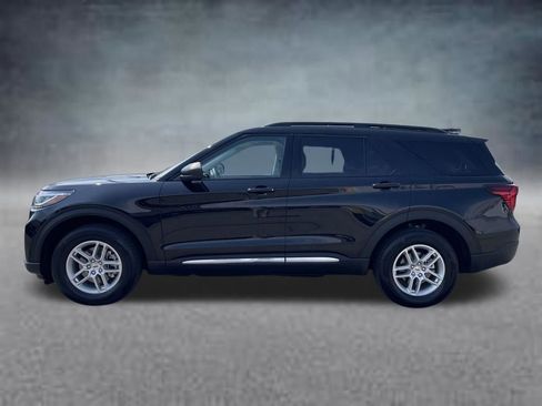 Used 2025 Ford Explorer Active AWD/4WD image 2