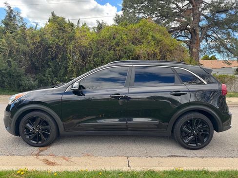 Used 2019 Kia Niro S Touring image 4