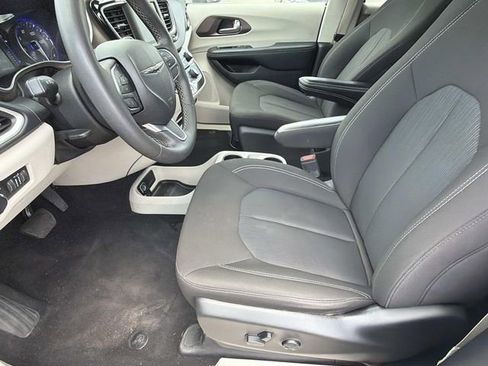 Used 2023 Chrysler Voyager LX FWD image 24