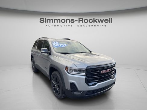 Used 2023 GMC Acadia SLE image 3