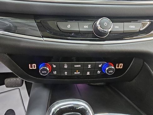 Used 2018 Buick Enclave Premium w/ Experience Buick Package FWD image 35