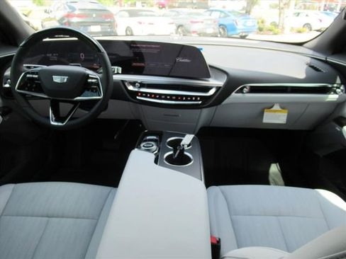 New 2026 Cadillac Lyriq Premium Luxury image 11