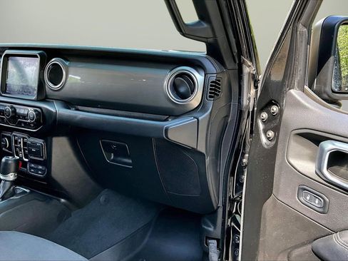 Certified 2022 Jeep Wrangler Unlimited Sahara w/ Cold Weather Group AWD/4WD image 20