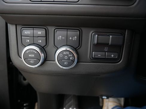 Used 2023 GMC Yukon Denali Ultimate AWD/4WD image 33