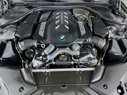 Used 2021 BMW M550i xDrive AWD/4WD image 39