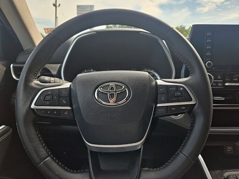 Used 2022 Toyota Highlander XLE image 44