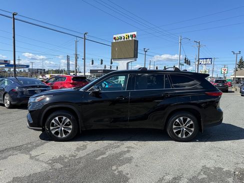 Used 2020 Toyota Highlander XLE image 2