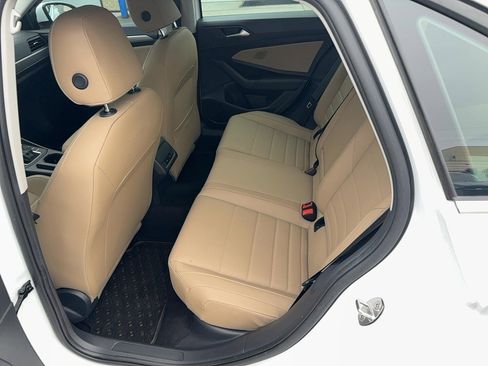 Used 2021 Volkswagen Jetta SE FWD image 10