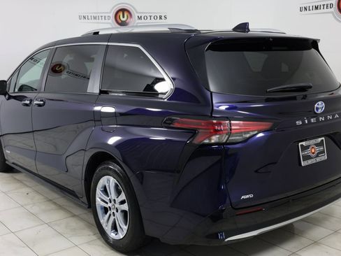 Used 2021 Toyota Sienna Platinum image 4