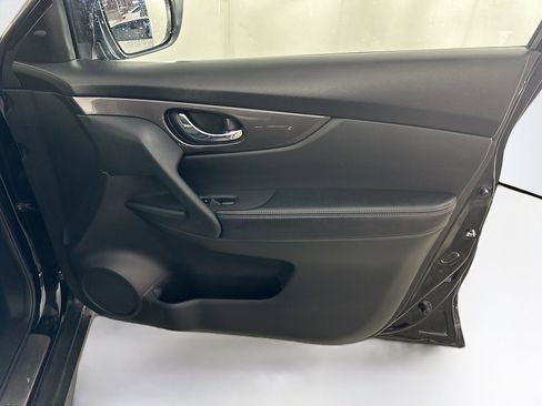 Used 2019 Nissan Rogue SV w/ Premium Package image 31