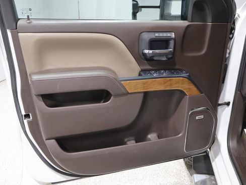 Used 2018 Chevrolet Silverado 1500 LTZ w/ LTZ Plus Package AWD/4WD image 13