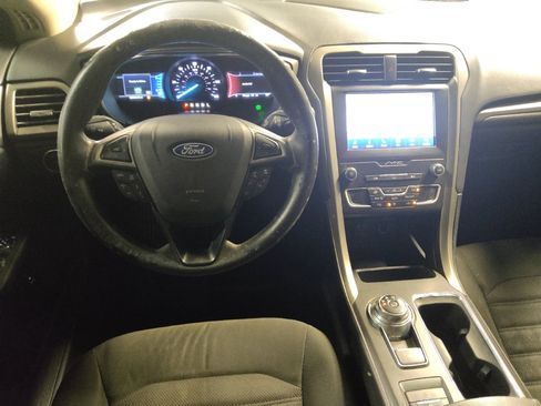 Used 2020 Ford Fusion SE FWD image 22