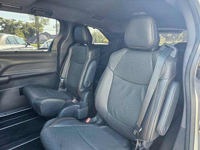Used 2024 Toyota Sienna XSE w/ XSE Premium Package FWD image 25