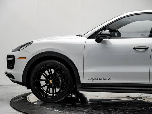 Used 2022 Porsche Cayenne Turbo image 8