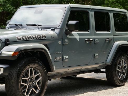 Used 2024 Jeep Wrangler Unlimited Sahara AWD/4WD image 29