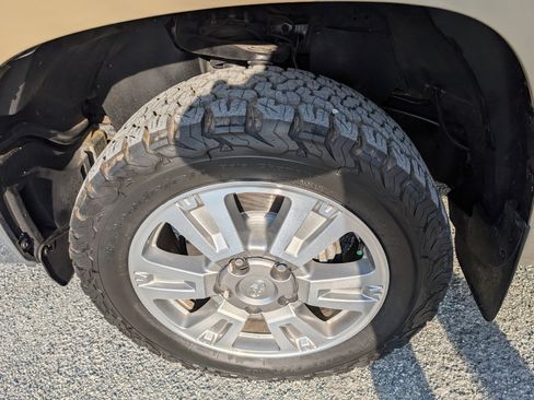 Used 2017 Toyota Tundra SR5 w/ SR5 Upgrade Package image 12