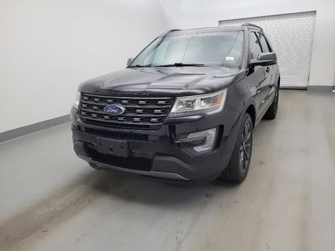 Used 2017 Ford Explorer XLT w/ Equipment Group 202A AWD/4WD image 15