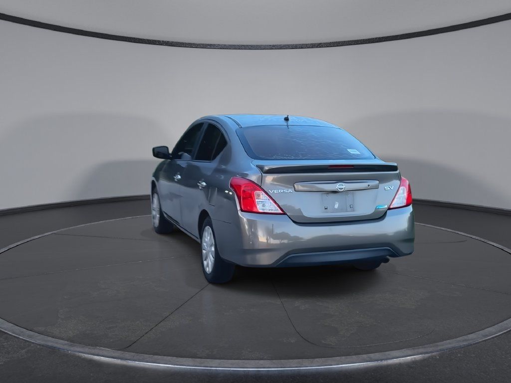 Used 2016 Nissan Versa SV FWD image 7