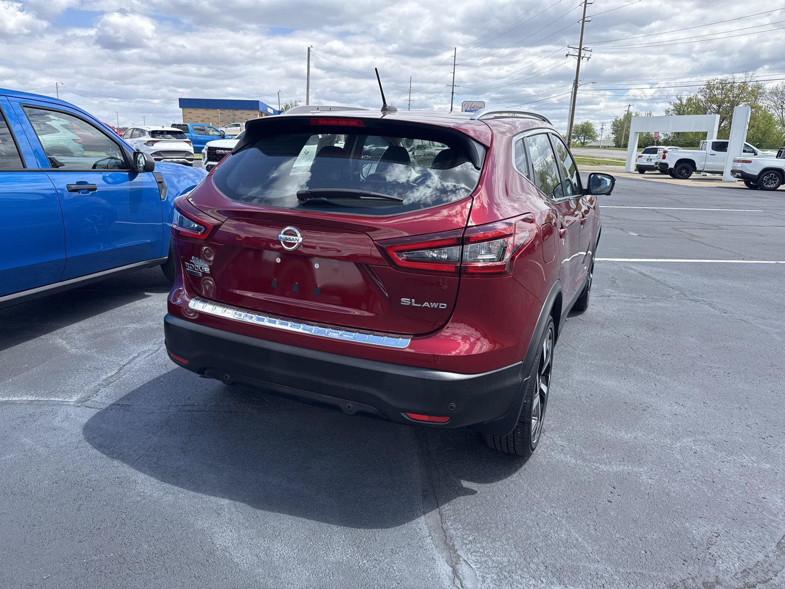 Used 2022 Nissan Rogue Sport SL AWD/4WD image 3