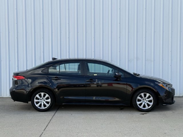 Used 2025 Toyota Corolla LE FWD image 3