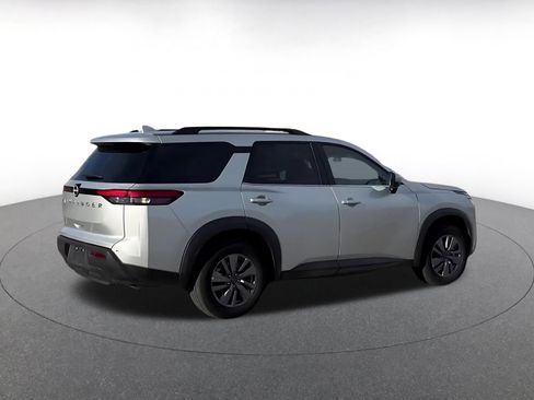 Used 2025 Nissan Pathfinder SV image 14