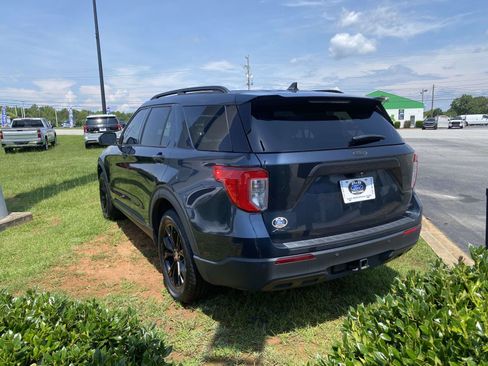 Certified 2023 Ford Explorer XLT w/ Equipment Group 202A AWD/4WD image 5