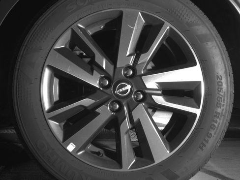 Used 2025 Nissan Versa SV FWD image 14