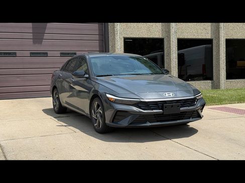 Used 2025 Hyundai Elantra Sport w/ Cargo Package FWD image 1