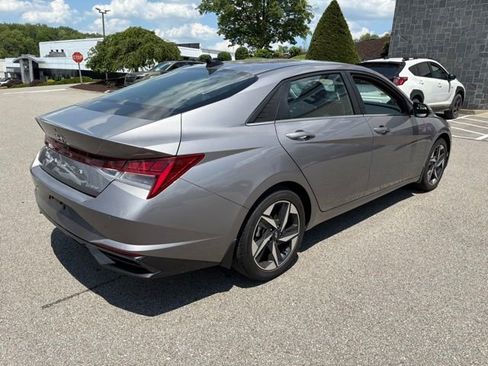 Used 2023 Hyundai Elantra Limited FWD image 5