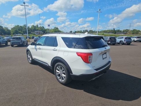 Used 2023 Ford Explorer XLT w/ Equipment Group 202A AWD/4WD image 6