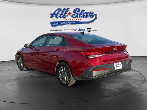 Used 2024 Hyundai Elantra SEL FWD image 5