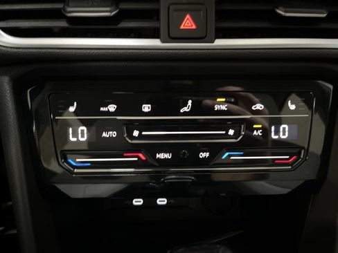 Certified 2025 Volkswagen Taos SE AWD/4WD image 30