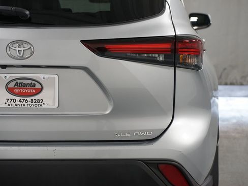 Certified 2024 Toyota Highlander XLE image 10