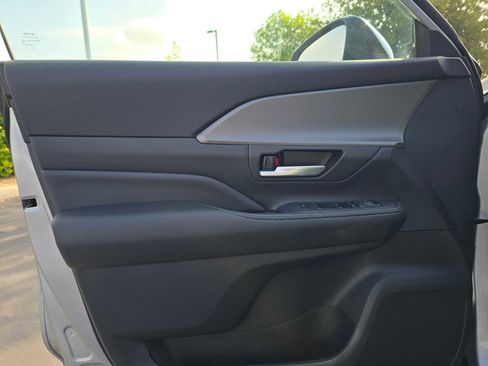 Certified 2025 Toyota Grand Highlander FWD image 20