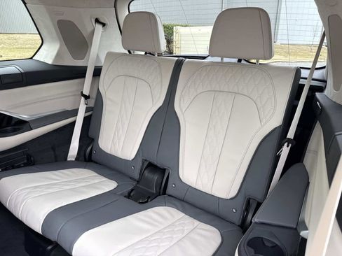 New 2026 BMW X7 M60i image 16