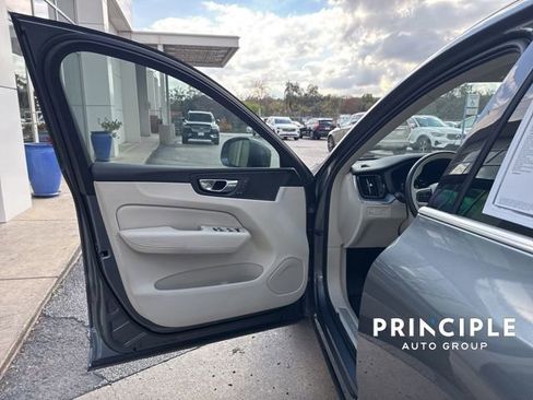 Used 2018 Volvo XC60 T6 Momentum w/ Convenience Package image 26