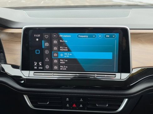 Used 2025 Volkswagen Atlas SE image 22