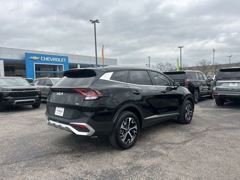 Used 2025 Kia Sportage EX image 3