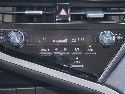 Certified 2022 Toyota Camry SE w/ Convenience Package FWD image 16