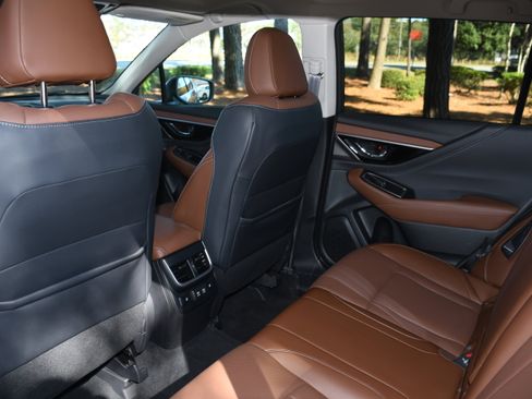 Used 2022 Subaru Outback Touring w/ Popular Package #2 image 17