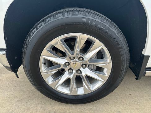 Used 2019 Chevrolet Silverado 1500 LTZ AWD/4WD image 9