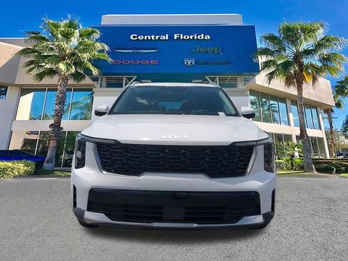 Used 2024 Kia Sorento S FWD image 3