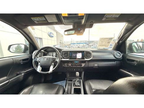 Used 2018 Toyota Tacoma Limited image 13