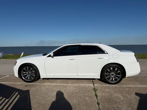 Used 2014 Chrysler 300 S RWD image 8