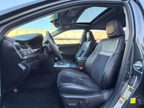 Used 2012 Toyota Camry SE w/ Leather Pkg FWD image 10