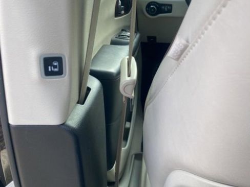 Used 2020 Chrysler Pacifica Limited image 31
