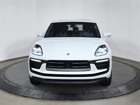 Used 2025 Porsche Macan image 10